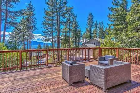 Lake Tahoe View Romantic Getaway 250x 2 guest 1 bedroom extra room 150 Отели в г. Кингсбери
