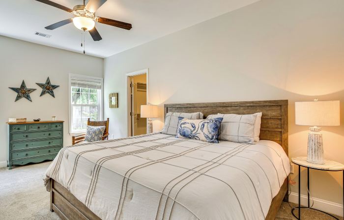 1 Mi to Riverfront: Darien Family Home