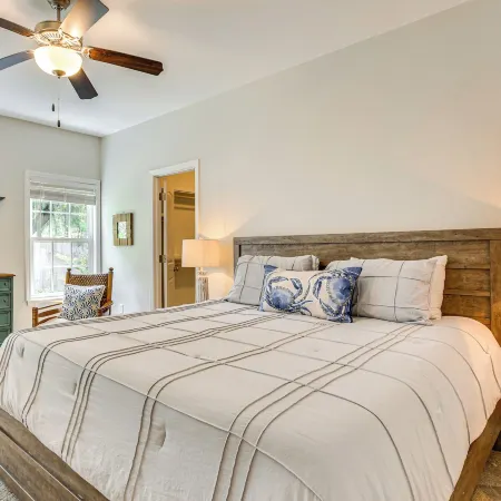 1 Mi to Riverfront: Darien Family Home
