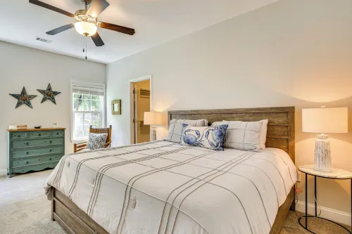 1 Mi to Riverfront: Darien Family Home - Wifi