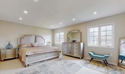 Modern family friendly 4-bedroom home away from home in Oshawa! Hotels near Canadian Tank Museum / Ontario Regiment Museum