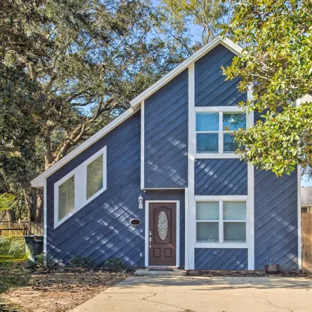 Pet-Friendly A-Frame Retreat Near Dtwn and Beaches!
