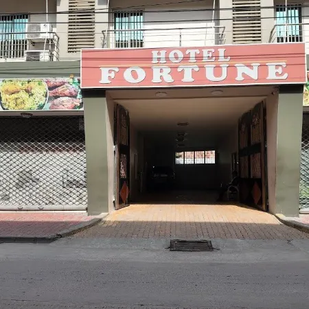 Hotel Fortune Отели в г. Люкенга