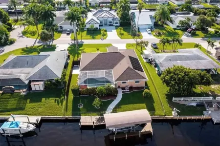 Villa Cape Coral Gulf Access Western Exposure Heated Pool Hot Tub 5 Bedrooms 2 B