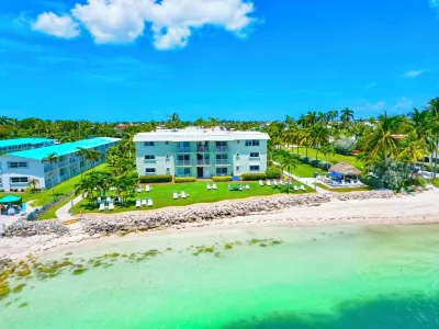 Private Beach-Pool-King Bed-No Stairs-Family Friendly-Relax-Play Together! Sombrero Reef附近的飯店