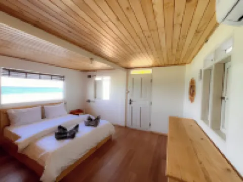 Phinisi Hostel Bira