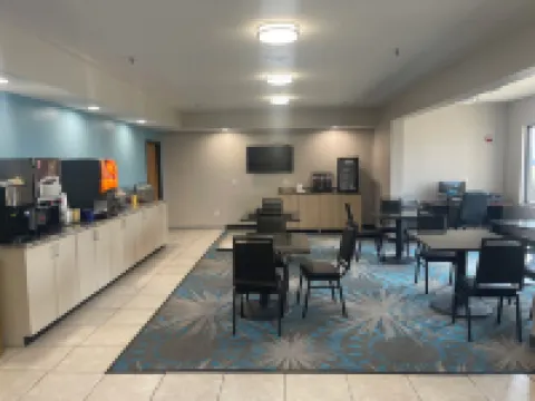Days Inn by Wyndham Jefferson City Hotels in Cole County