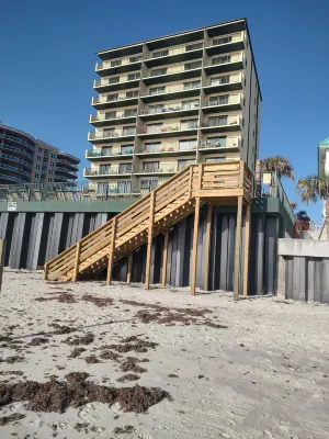 SUNGLOW RESORT 503 Spacious Deluxe Ocean Front Corner Suite with Large Balcony Các khách sạn gần Van Avenue Park