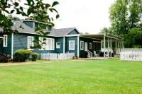 Sparkling Pool and Timeless Charm - Spacious Southern Mansion Hotels in Millbrook