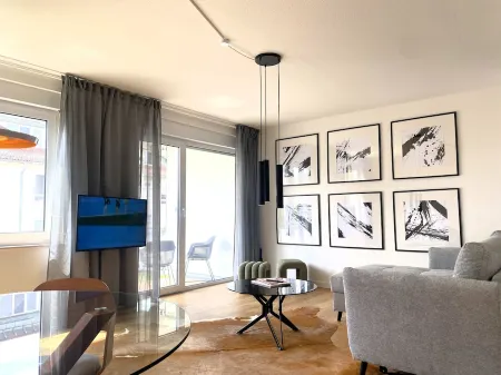 5 Min von der Hochschule enfernt - Familien-Apartment mit Balkon & Kinderbett