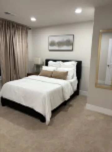 Cozy 2-bedroom basement apartment in White Plains with private entrance 華爾道夫酒店