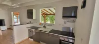 Quiet villa with jacuzzi, Villa Le Boursoie. Hotels in Les Abymes
