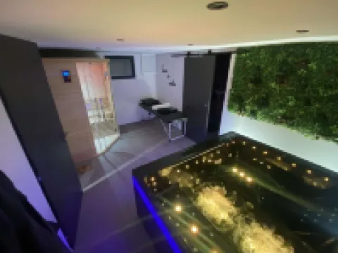 Cocooning Time: Jacuzzi and Sauna 塞納河畔埃皮奈酒店