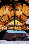 TreeHouse EcoChic/3 min walk beach/Wifi/AC/kitchen/King Size Bed