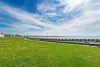 Luxury 2 bed Ground Floor apartment in a quiet location close to Royal Troon GC. Hotel a Troon