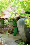 Casa Narrow Villa - parkir