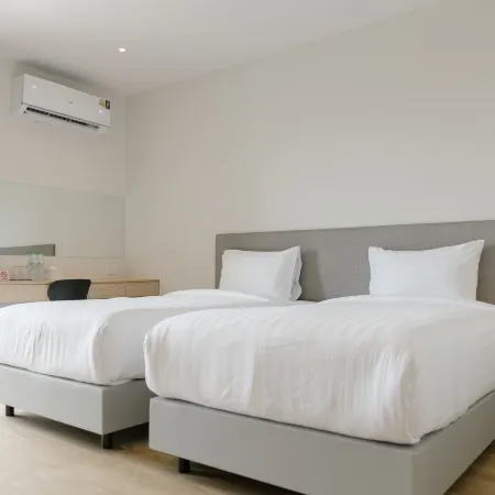 M Hotel Kanchanaburi Отели рядом с достопримечательностью «Ресторан Keeree Tara»