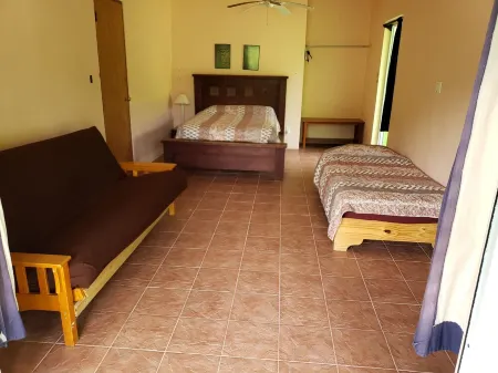 Perfect for large groups - House & Triplex w/private river access Отели в г. Rio Blanco