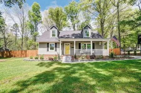 Charming Getaway on the Greenway!