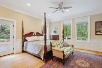 Elegant Georgian Mansion in Potomac Maryland, family house 포토맥 호텔