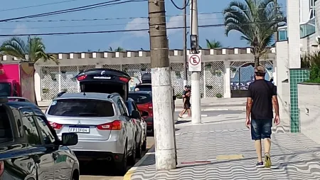 Large apartment, sea view with Wi-Fi Отели рядом с достопримечательностью «Praia do Boqueirao»