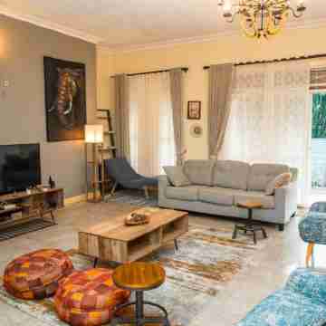 Spacious 5-bedroom bungalow in charming Kampala with WiFi Others