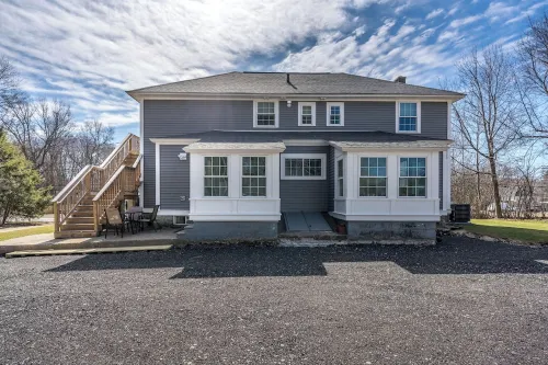 Beautiful Colonial Charmer Hotels in Salem