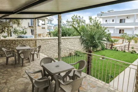 A comfortable home-away-from-home experience, close to everything.