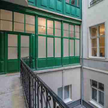 Spacious 3 bedroom, 3 ensuite bathroom elegant apartment near the Opera House Others