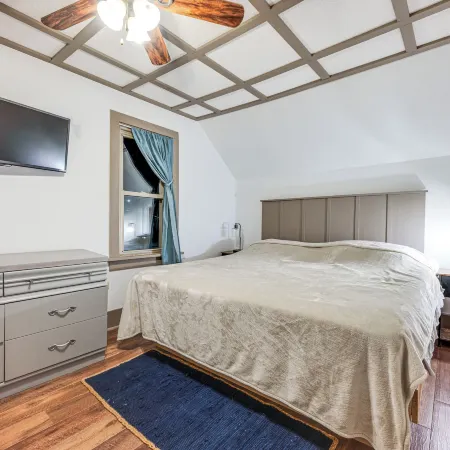 Clear Lake Vacation Rental: Walk to Town / Beach!