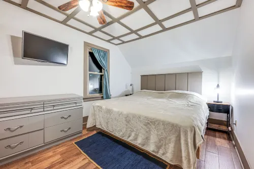 Clear Lake Vacation Rental: Walk to Town / Beach! - 2-Star