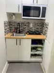 Cozy, Private Suite in Bedford — Bed, Laundry,kitchenette and Self Check in - 2 Sao