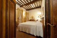 Cortona apartment on the night alley - Old Town