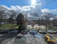 Chic apartment for 1-2 persons, bedroom, kitchen, bathroom. Centrally located.