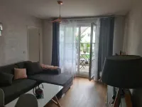 Cosy 2-bedroom apartment, parking available and 20 minutes by train from central Paris. Các khách sạn ở Le Blanc-Mesnil