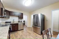 Spacious Downtown Frederick, 3 BR, Full Kitchen Off Street Parking