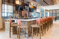 Hilton Garden Inn Mattoon - С баром