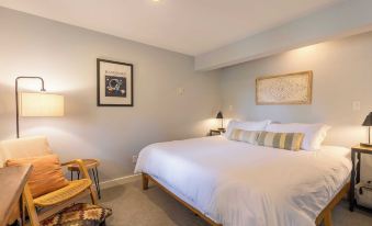 Mid-Century Beach Cabin by Avantstay Walk to Beach