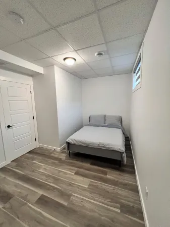 Brand new 2 bedroom basement in Leduc(10mins from YEG airport) Отели в г. Ледук