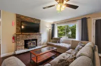 Charming 2 Bedroom Top Floor Duplex In Heart of Washougal Hotels in Washougal