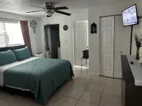 Delightful apartment with AC in sunny Delray Beach