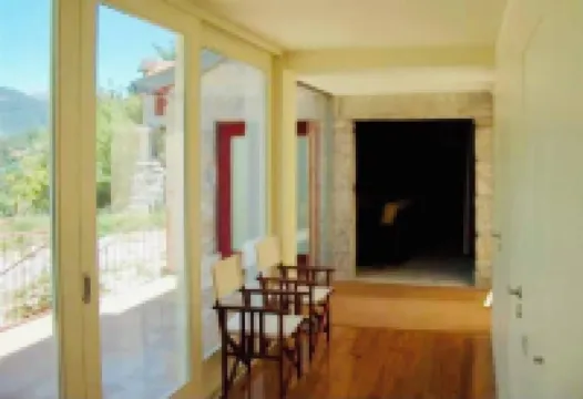 Cabin House. A retreat with a swimming pool and privacy in Gerês.