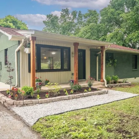 Carters Creek Cottage just minutes away from Franklin, Leipers Fork, South Hall.
