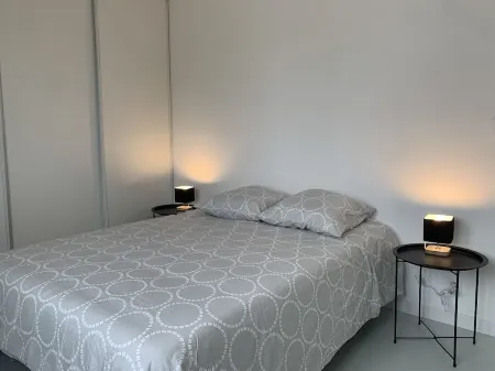 Maison de Ville Toute Neuve et Confortable Отели рядом с достопримечательностью «Pascal's Cave»