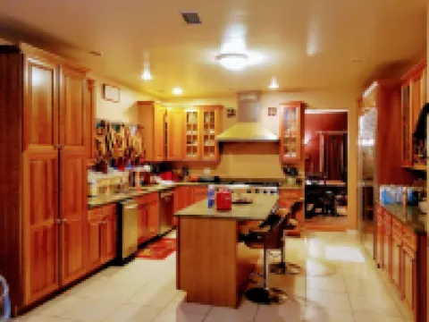 Spacious 5-bedroom house with AC and  room in charming Huntington/ Dix Hills 亨廷頓屯酒店