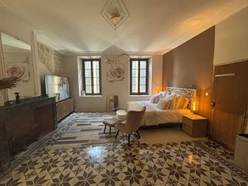 Exceptional house in the center of Narbonne with garden and pool