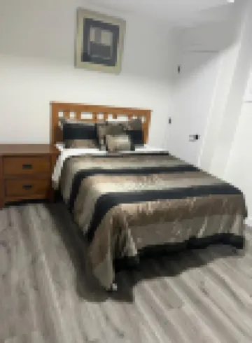 Comfy 2 bedroom stay tucked away in a sleepy neighborhood few mins to the Henday Hotel berhampiran Alberta Railway Museum