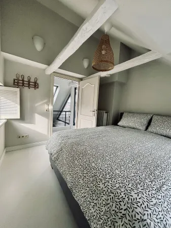 Hilly vacation apartment in a small fisherman's house right on the harbor