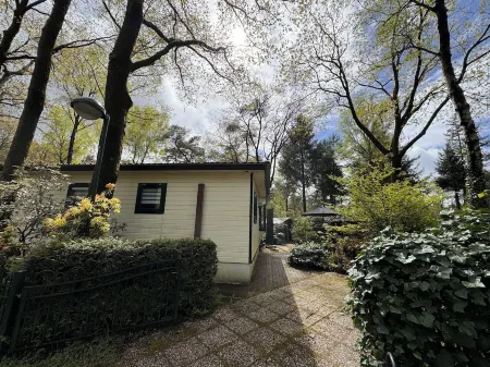 Big deluxe chalet with private jacuzzi, swimming pool on park.