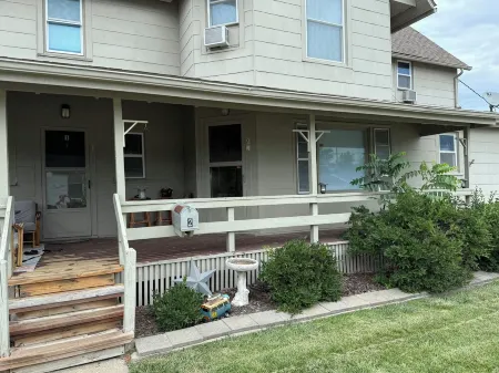 Valley Junction Getaway Отели рядом с достопримечательностью «Clive Elementary School»